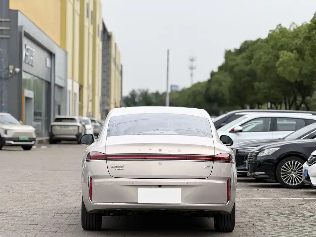 Roewe M7 DMH 160 km Joy