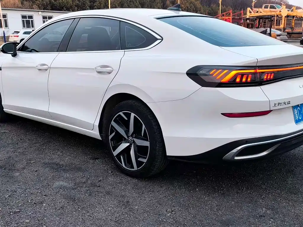Lamando Lamando L 280 TSI DSG Spicy Cool