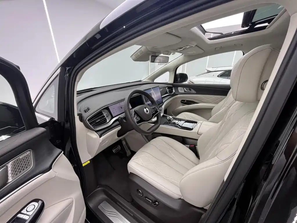Denza D9 DM-i Smart Drive 1020 4 WD Flagship