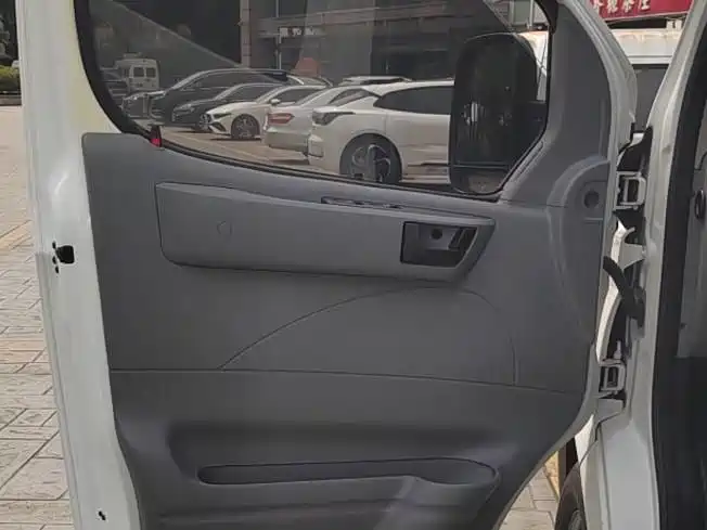Xintu V80 2.0 T Manual Classic Aoyuntong SWB Super Low Roof 5 6-seat