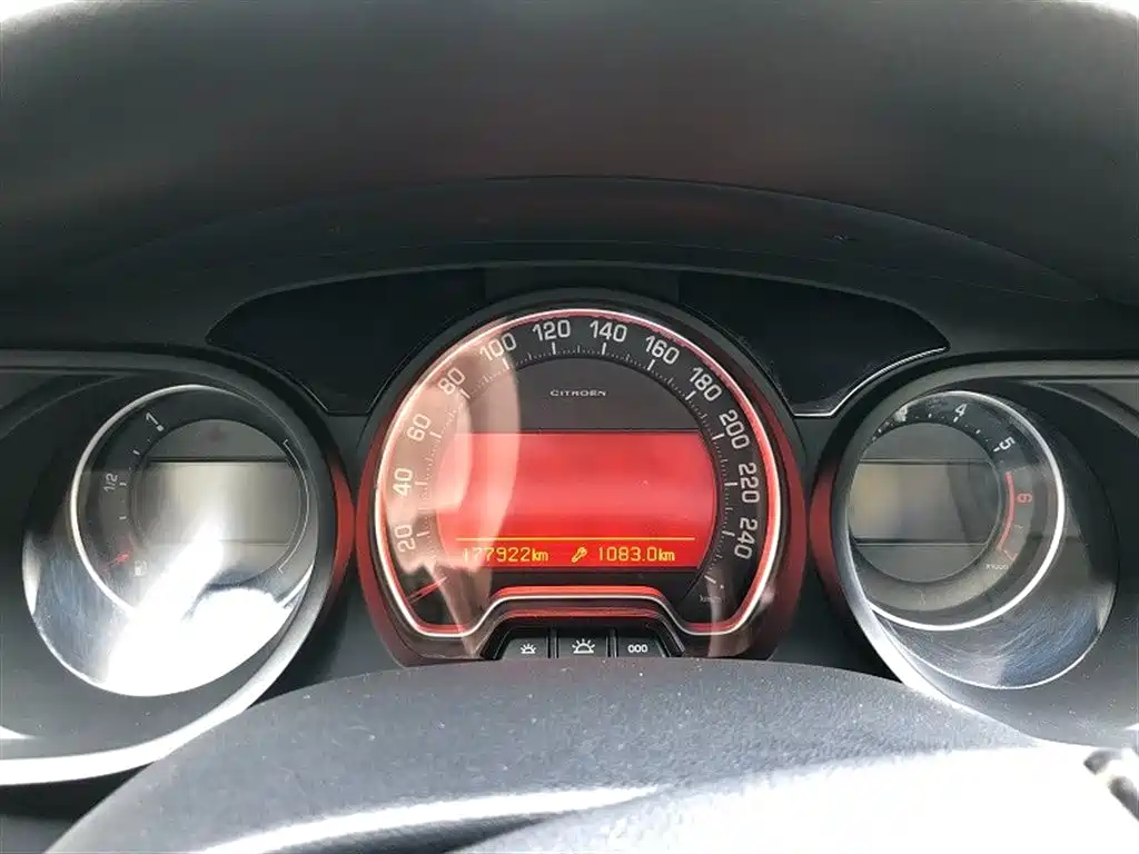 Citroen C5 雪铁龙C5 2010款 2.3 L 自动尊雅型