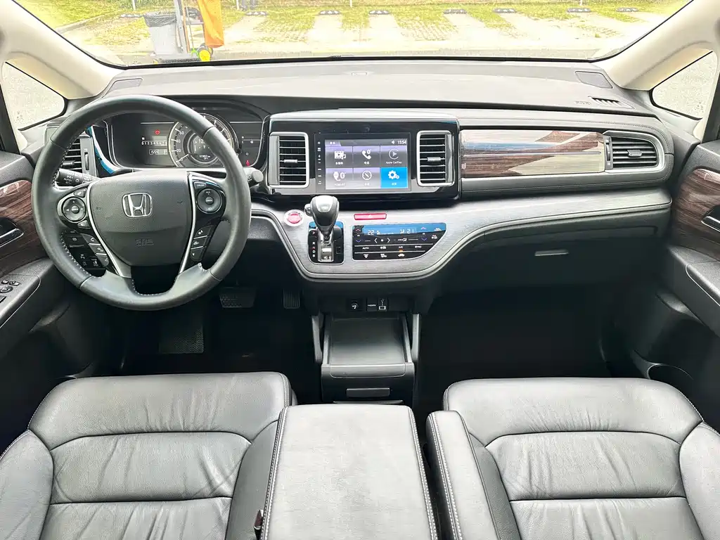 Elysion 2.4 L Luxury