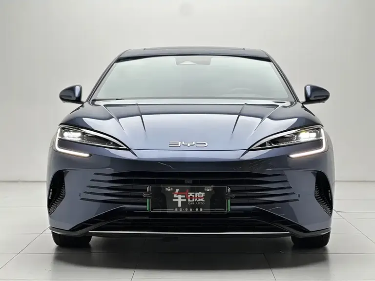 BYD Seal DM-i 1.5 T 121 km Honored