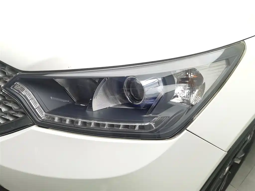 Dongfeng Fengshen AX7 2.3 L Auto Smart Supreme