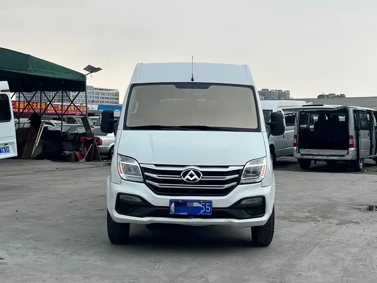 Maxus Xintu V80 新途V80 2024款 改款 傲运通 6 MT 长轴中顶147 Ps 6/7/8/9座