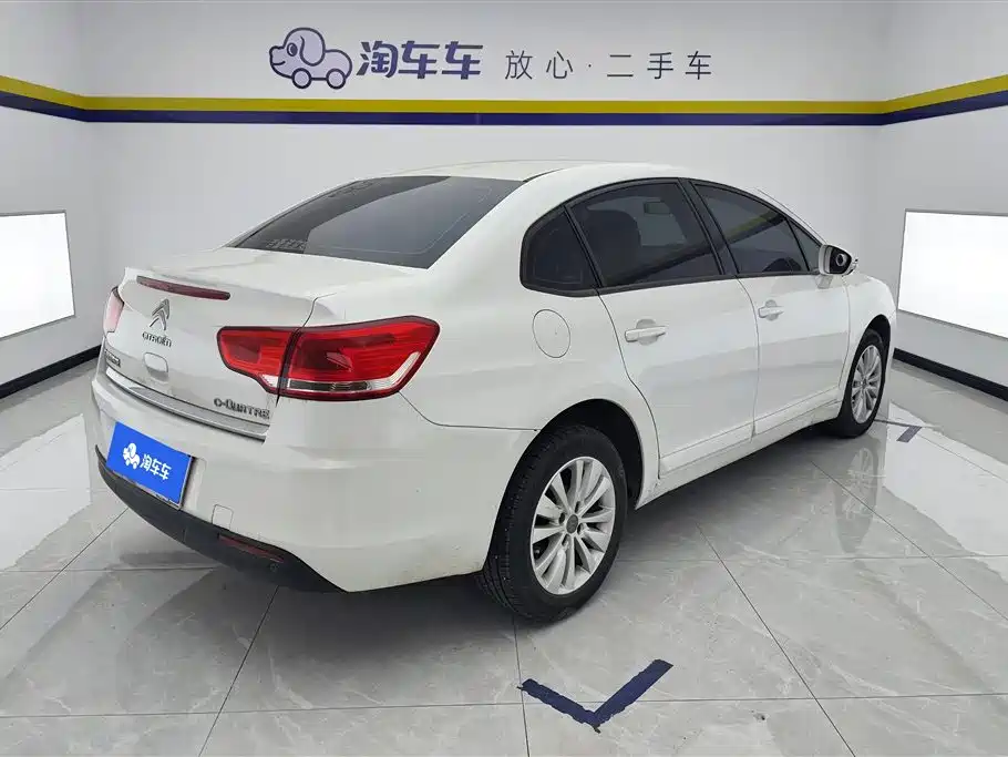 C-Quatre Sedan 1.6 L Manual Fashionable