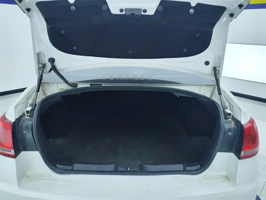 C-Quatre Sedan 1.6 L Manual Fashionable