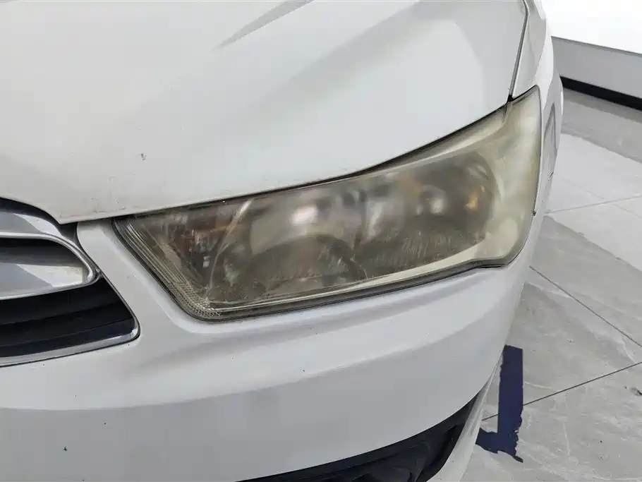 C-Quatre Sedan 1.6 L Manual Fashionable