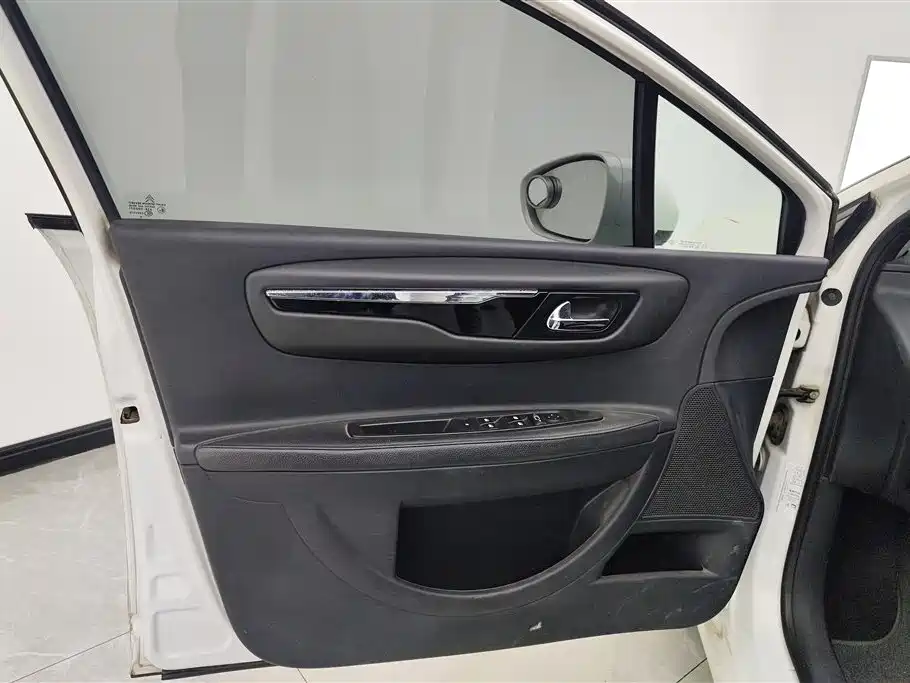C-Quatre Sedan 1.6 L Manual Fashionable