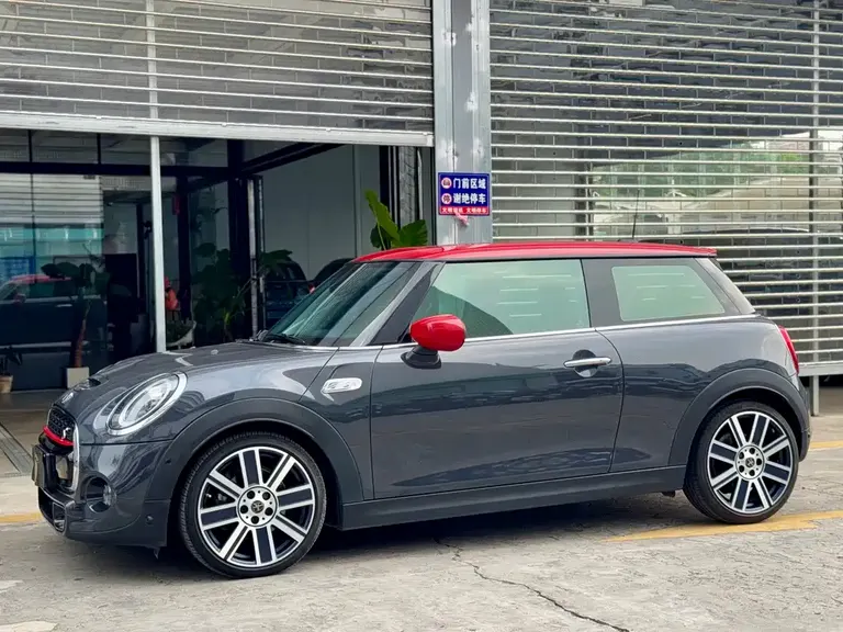 MINI 2.0 T COOPER S Artist
