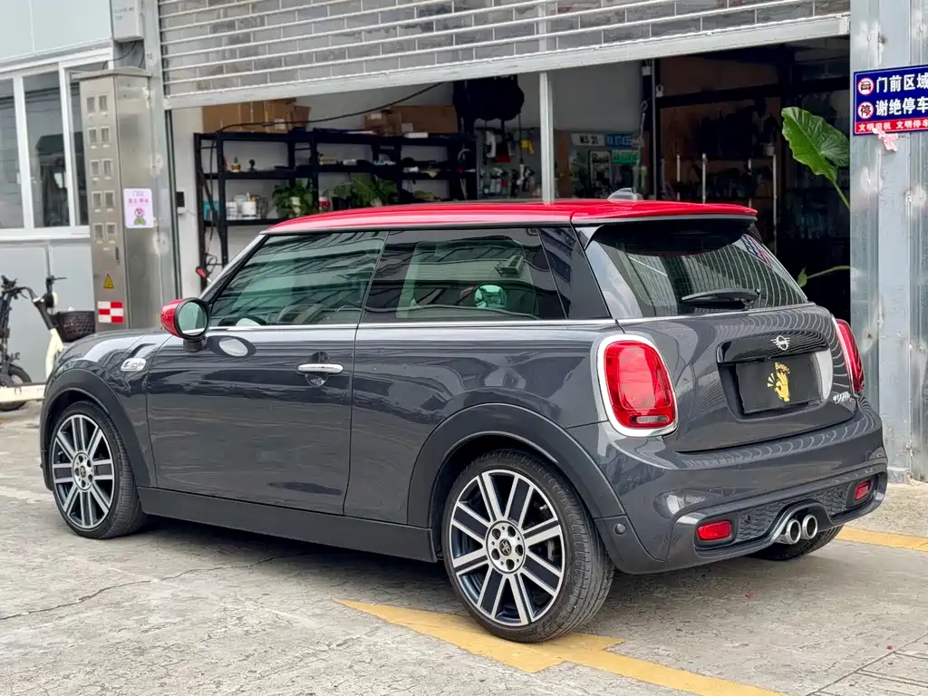 MINI 2.0 T COOPER S Artist