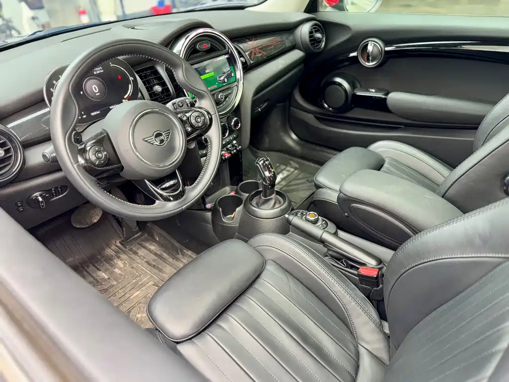 MINI 2.0 T COOPER S Artist