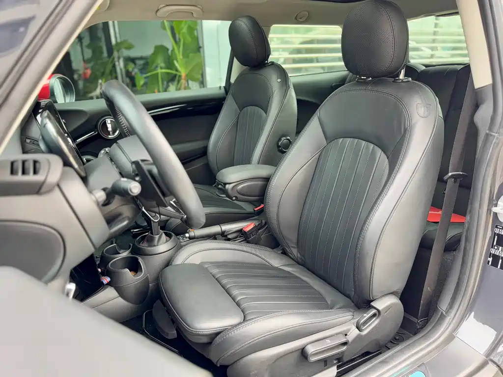 MINI 2.0 T COOPER S Artist