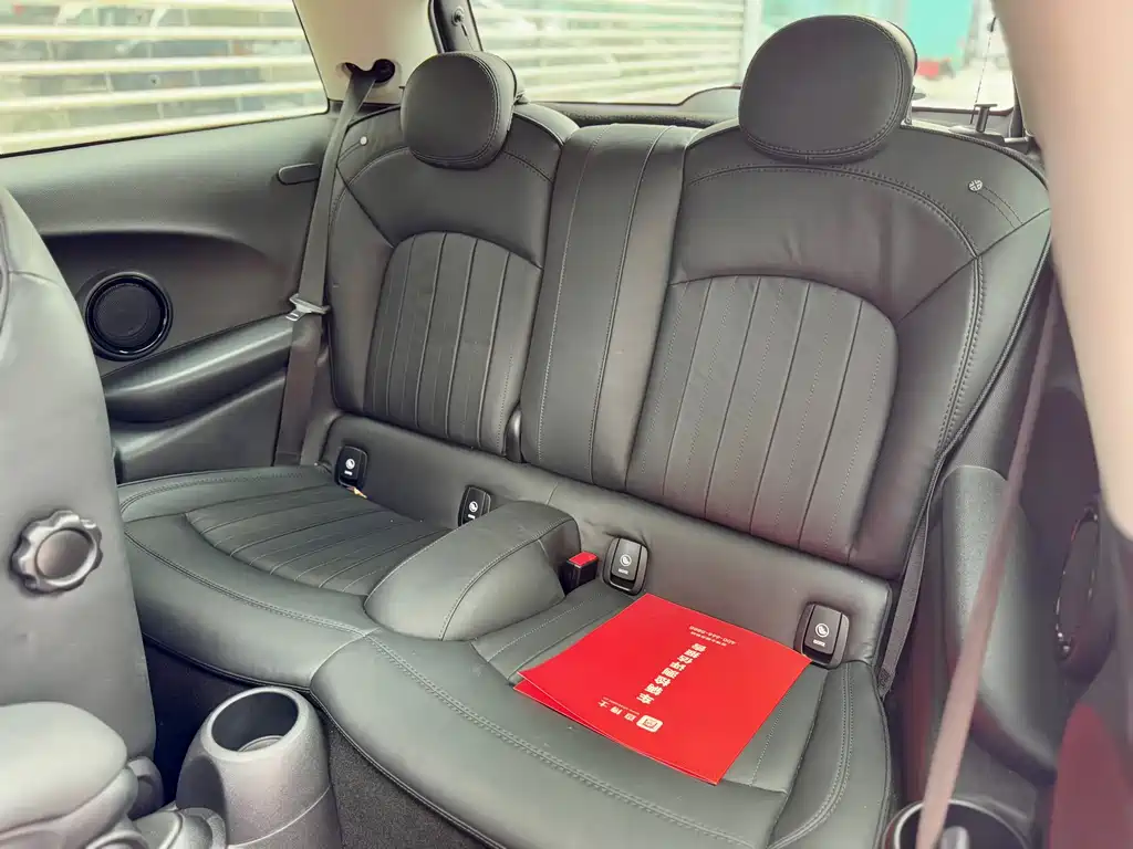 MINI 2.0 T COOPER S Artist
