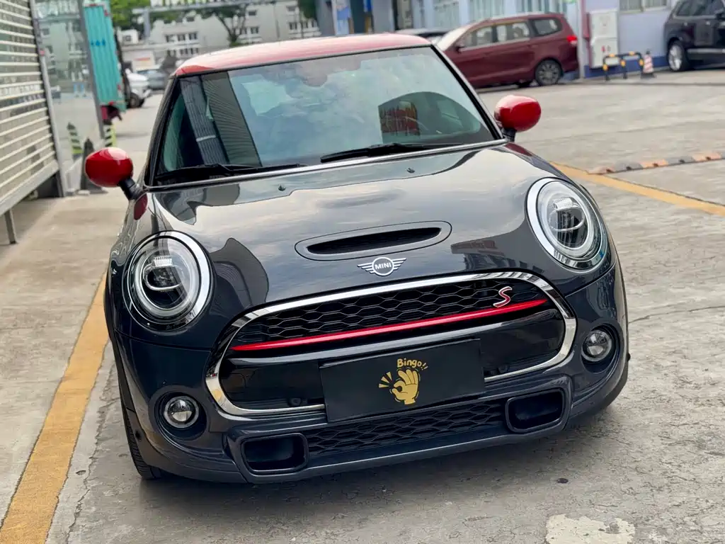 MINI 2.0 T COOPER S Artist
