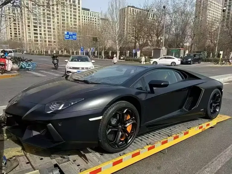 Lamborghini Aventador LP 700-4