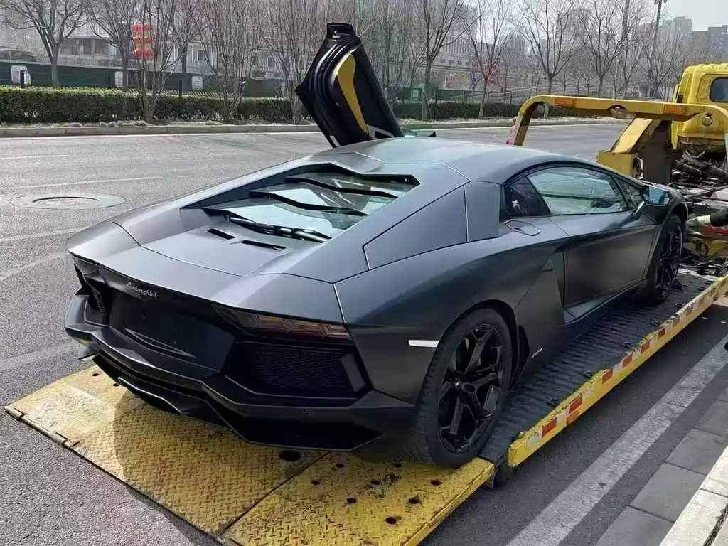 Aventador LP 700-4