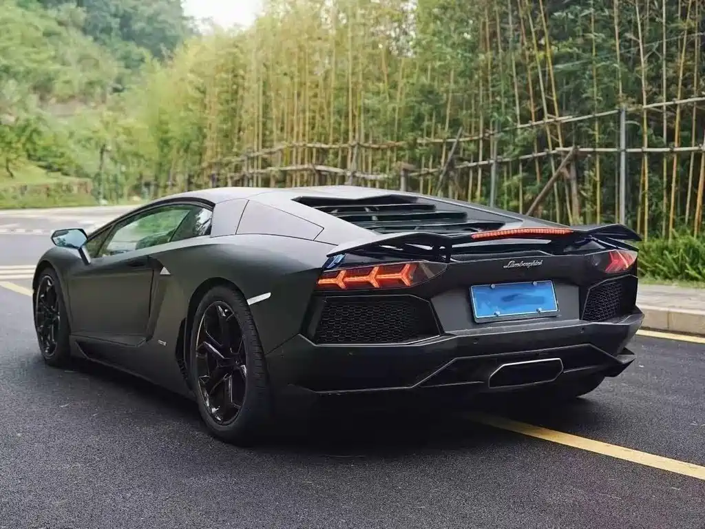 Aventador LP 700-4