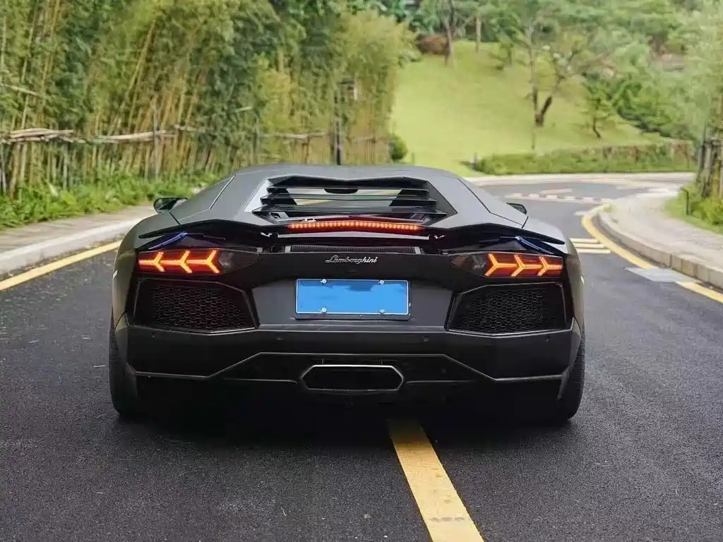 Aventador LP 700-4