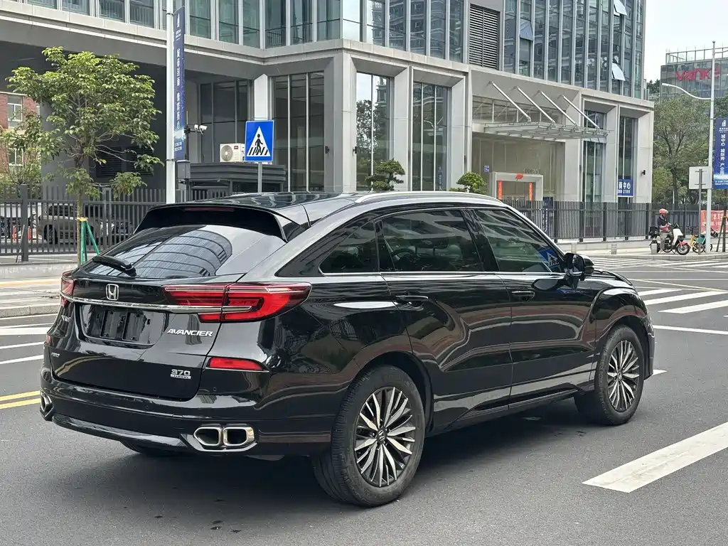 Avancier 370 TURBO 4 WD Premium Two-tone