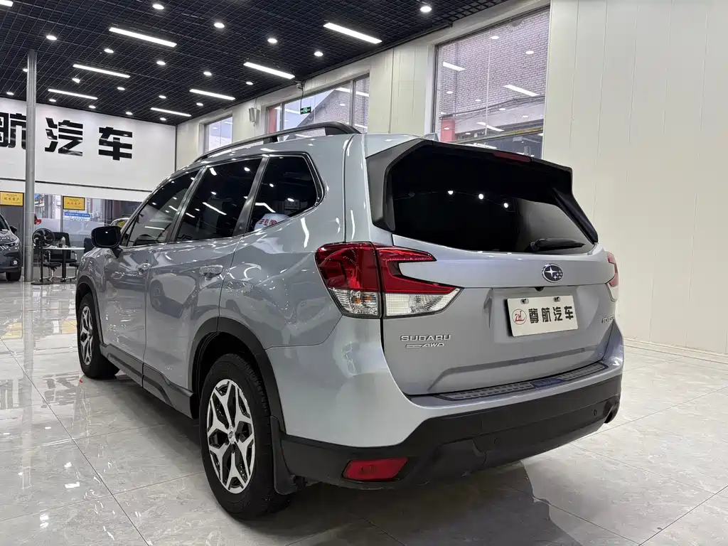 Forester 2.0 i Luxury EyeSight