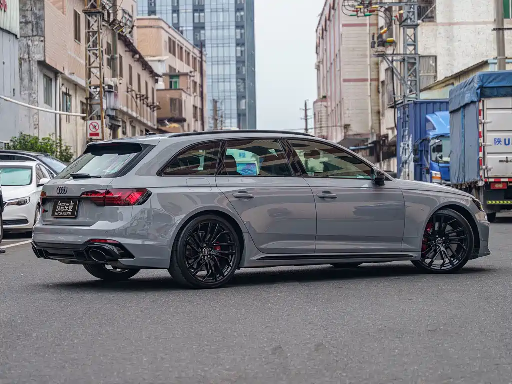 Audi RS 4 RS4 Avant Obsidian