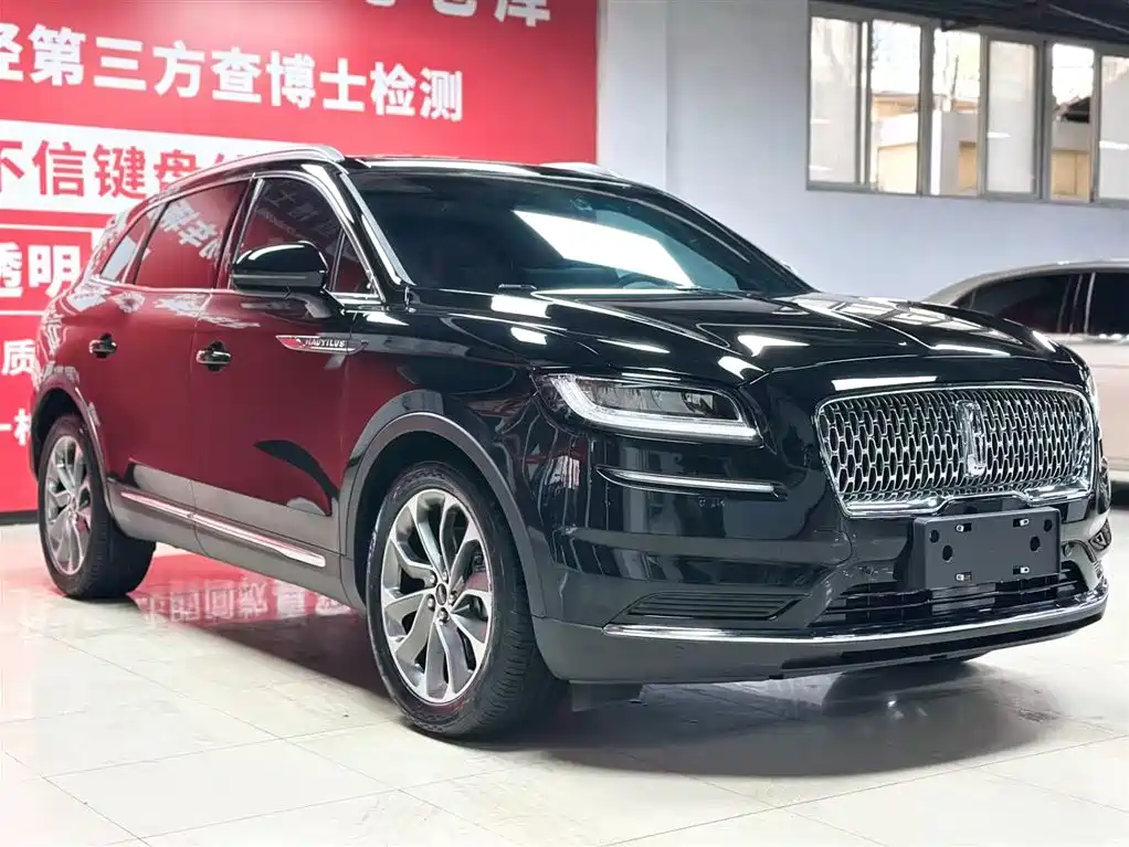 Nautilus 2.0 T 4 WD Premium