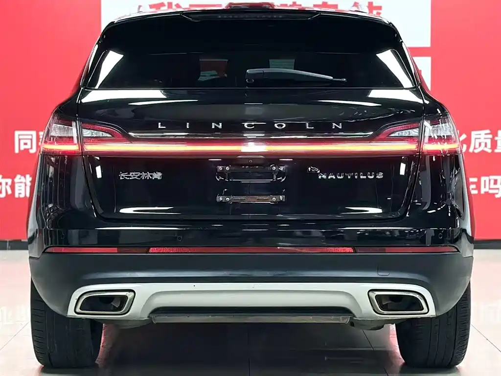 Nautilus 2.0 T 4 WD Premium