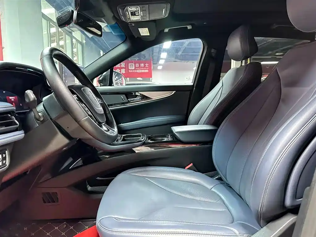 Nautilus 2.0 T 4 WD Premium