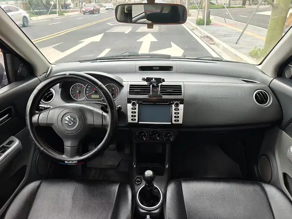 Swift 1.5 L Manual Standard