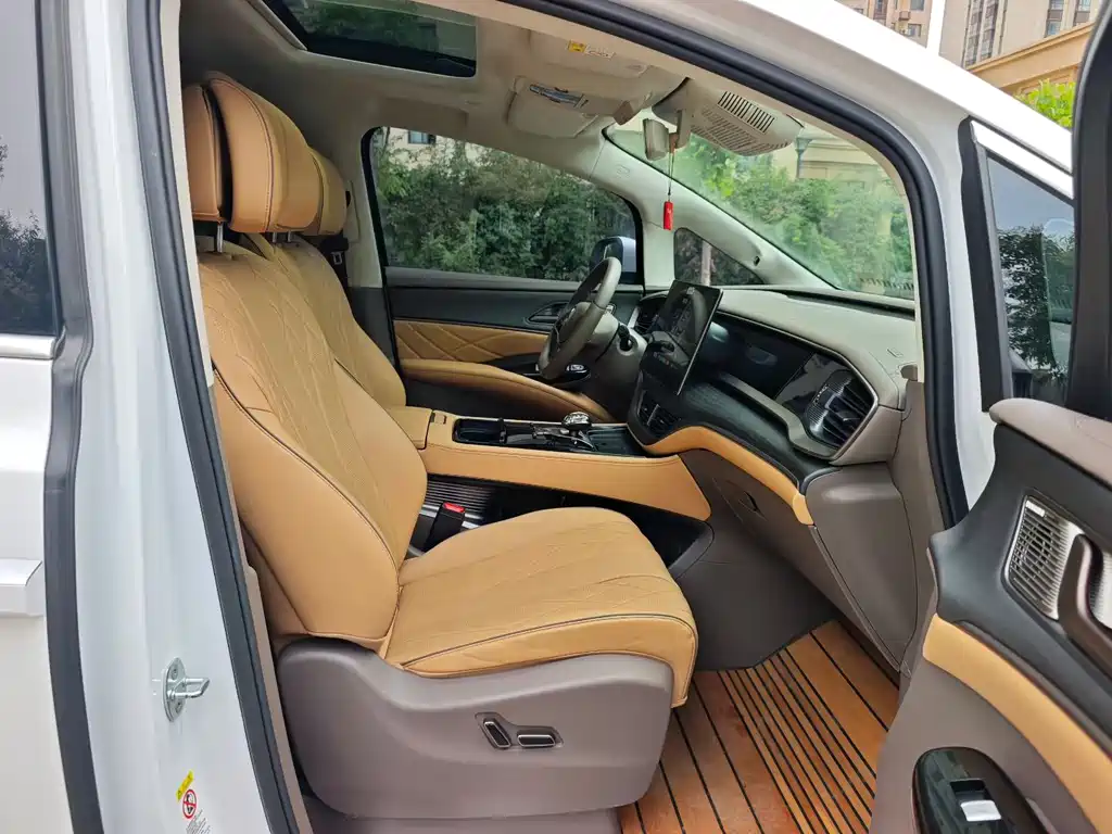 Denza D9 DM-i 970 4 WD Flagship