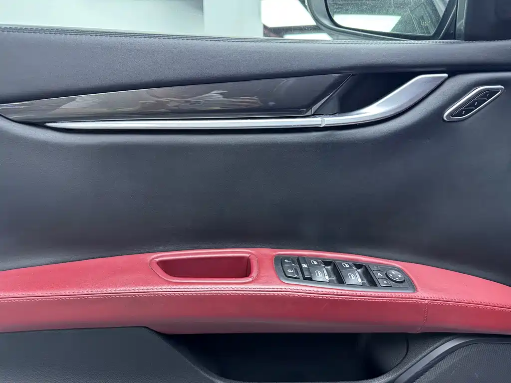 Ghibli 3.0 T Standard