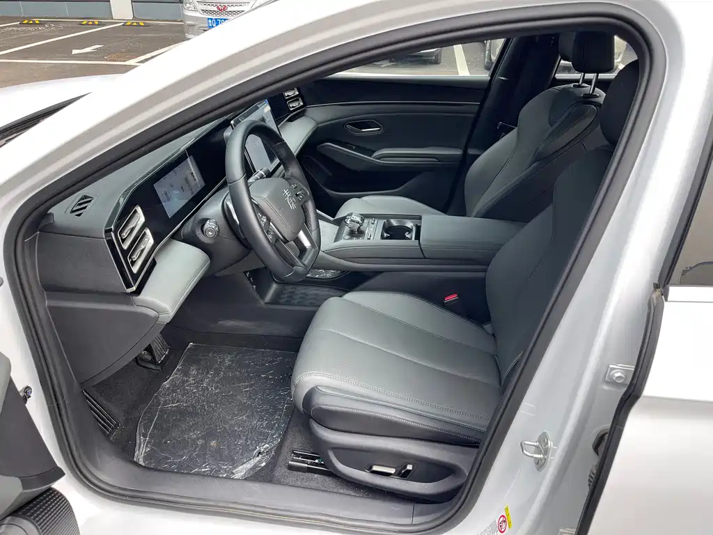 Qin L DM-i Smart Drive 120 KM Transcend