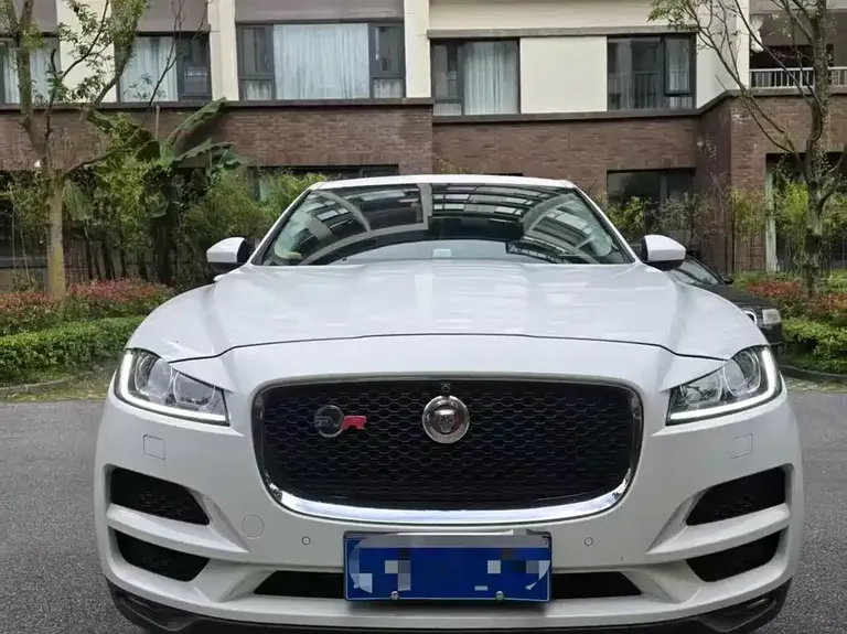 Jaguar F-PACE 2.0 T 2 WD Urban Premium