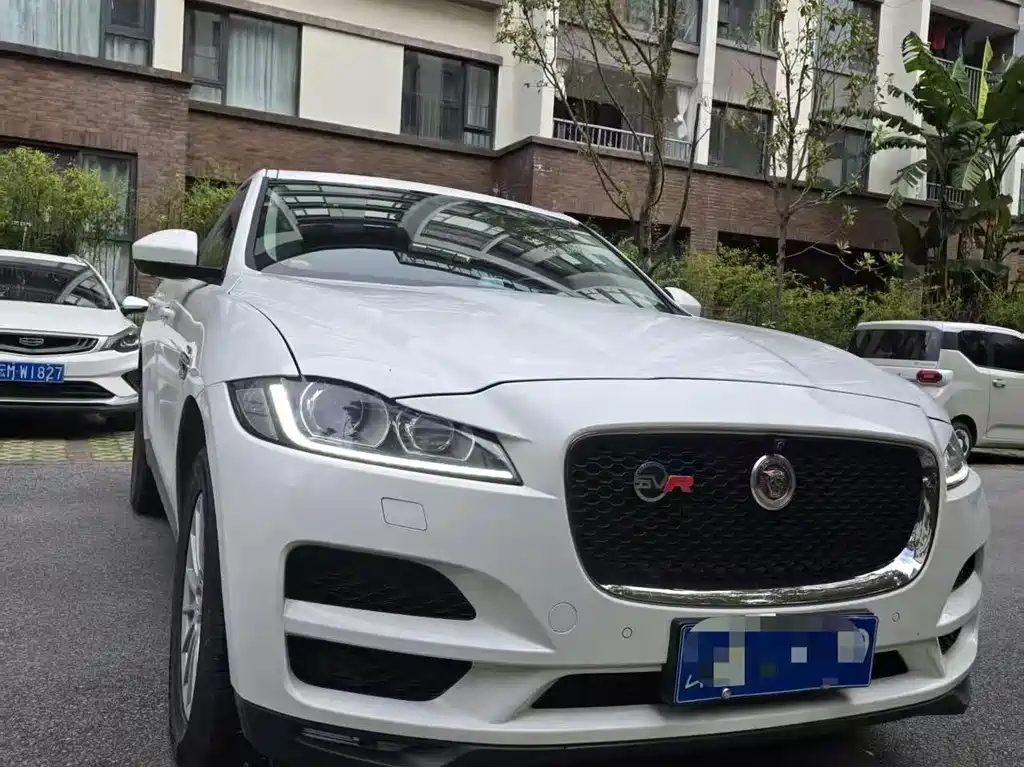 Jaguar F-PACE 2.0 T 2 WD Urban Premium