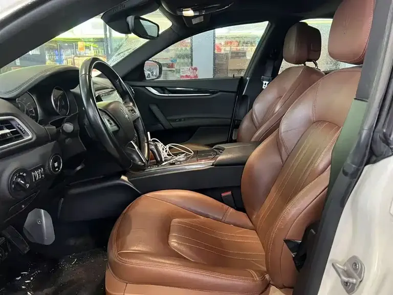 Maserati Ghibli 2.0 T Sharp Edge