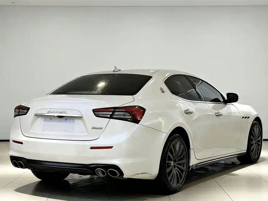 Ghibli 2.0 T Sharp Edge