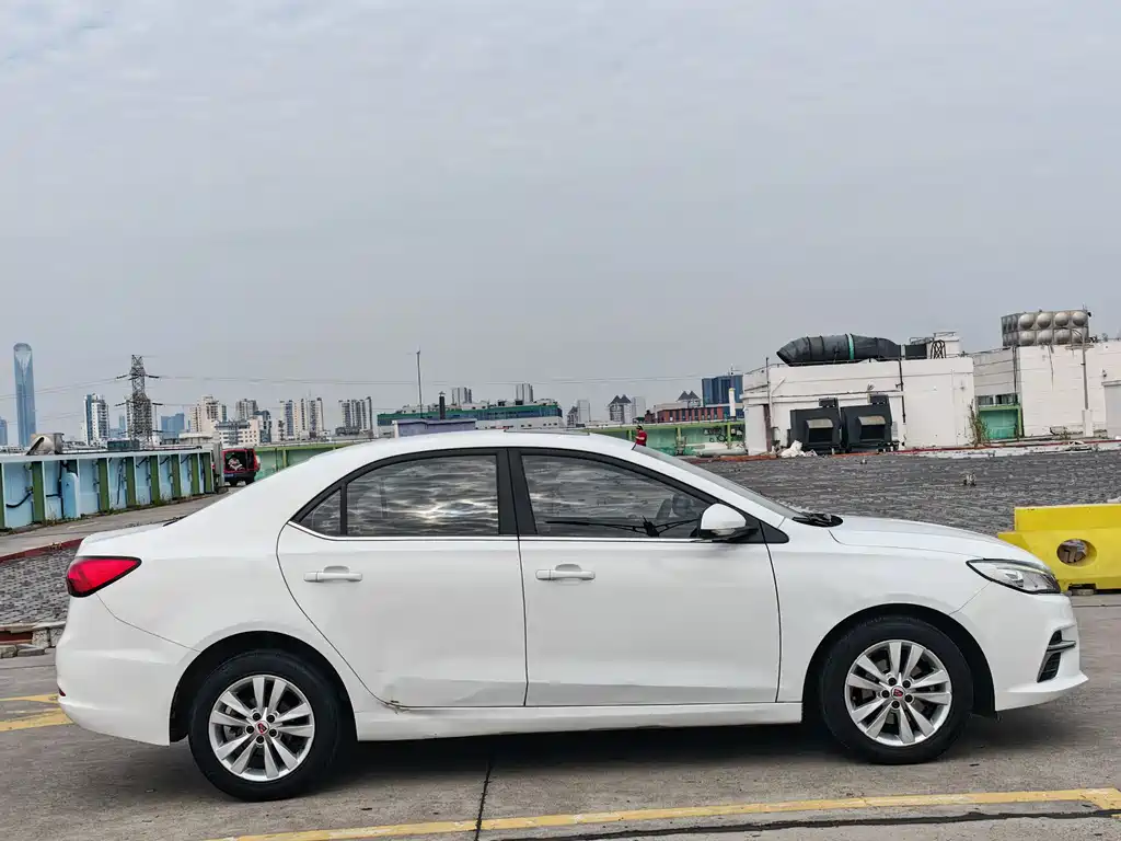 Roewe 360 PLUS 1.5 L Auto Premium