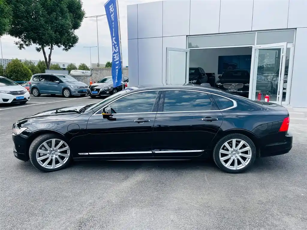 Volvo S90 PHEV 沃尔沃S90插电式混动 2019款 T8 E驱混动 智雅版 国V