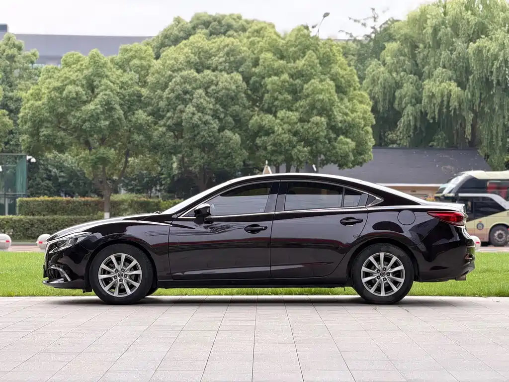 Atenza 2.0 L Blue Sky Luxury