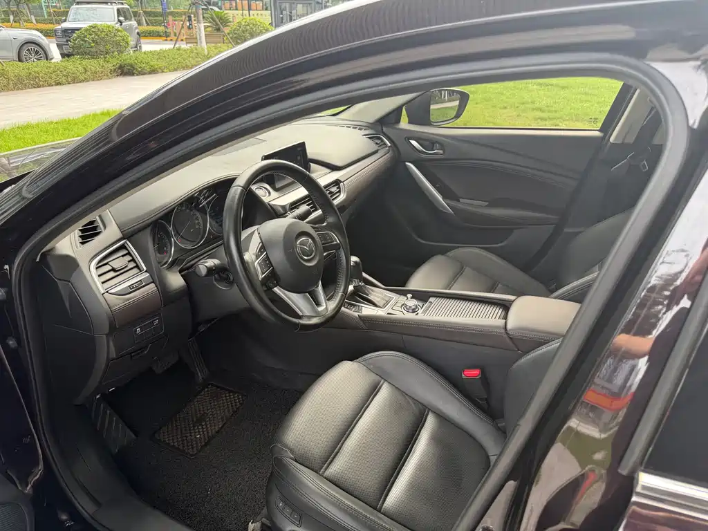Atenza 2.0 L Blue Sky Luxury