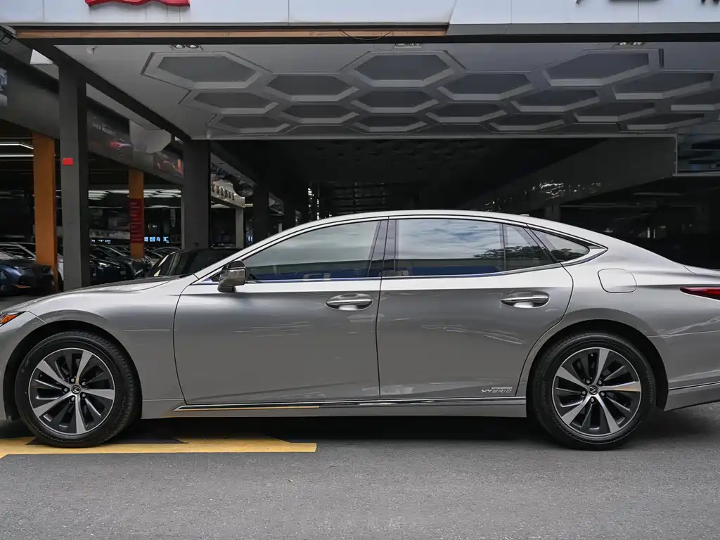 Lexus LS 500 h Outstanding