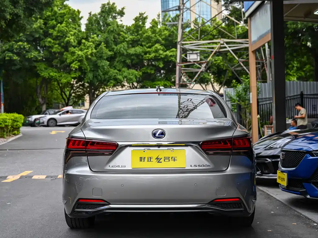 Lexus LS 500 h Outstanding
