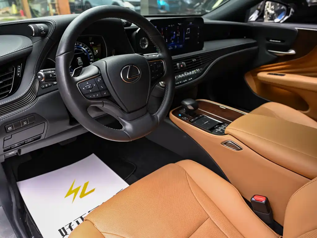 Lexus LS 500 h Outstanding