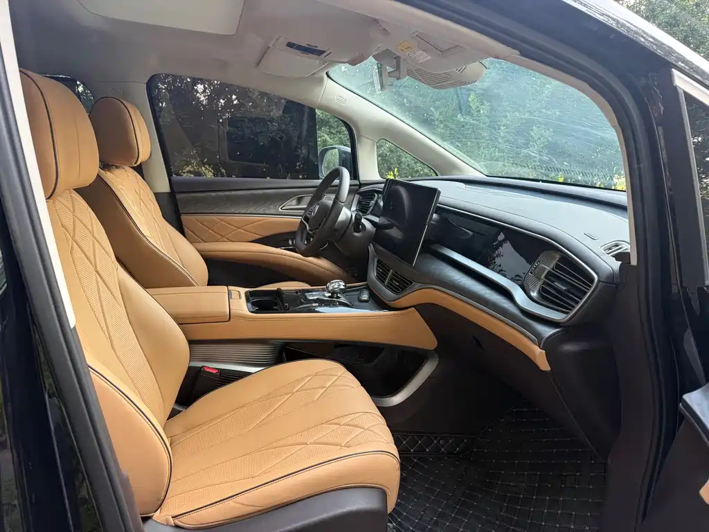 Denza D9 DM-i 970 Luxury