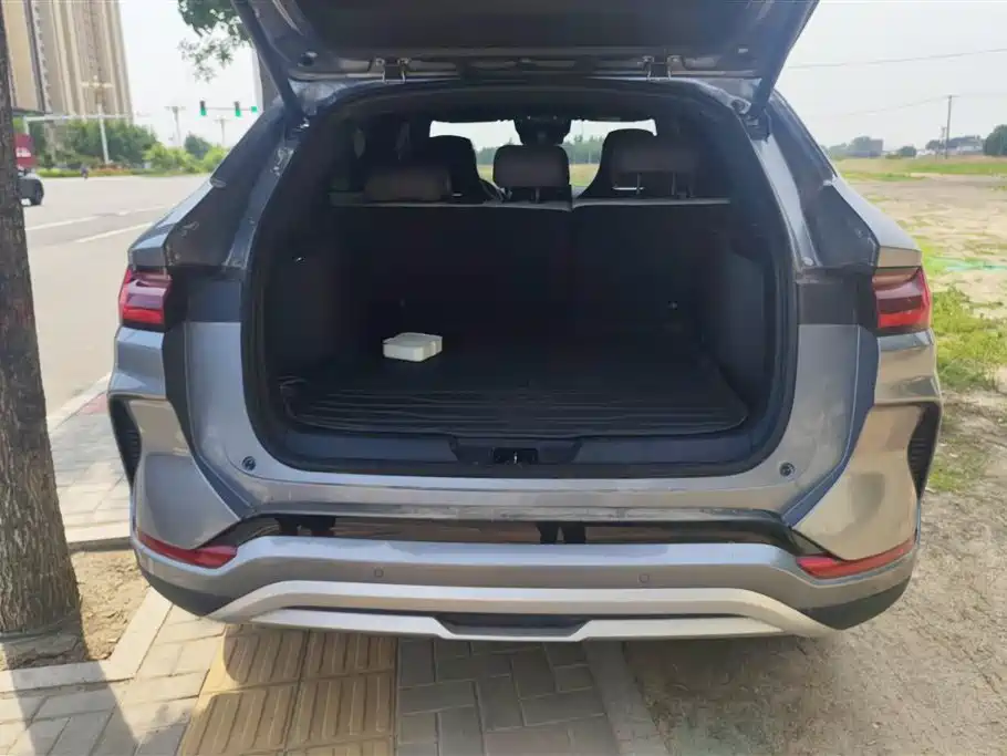 Song PLUS NEV DM-i Smart Drive 112 KM Honored