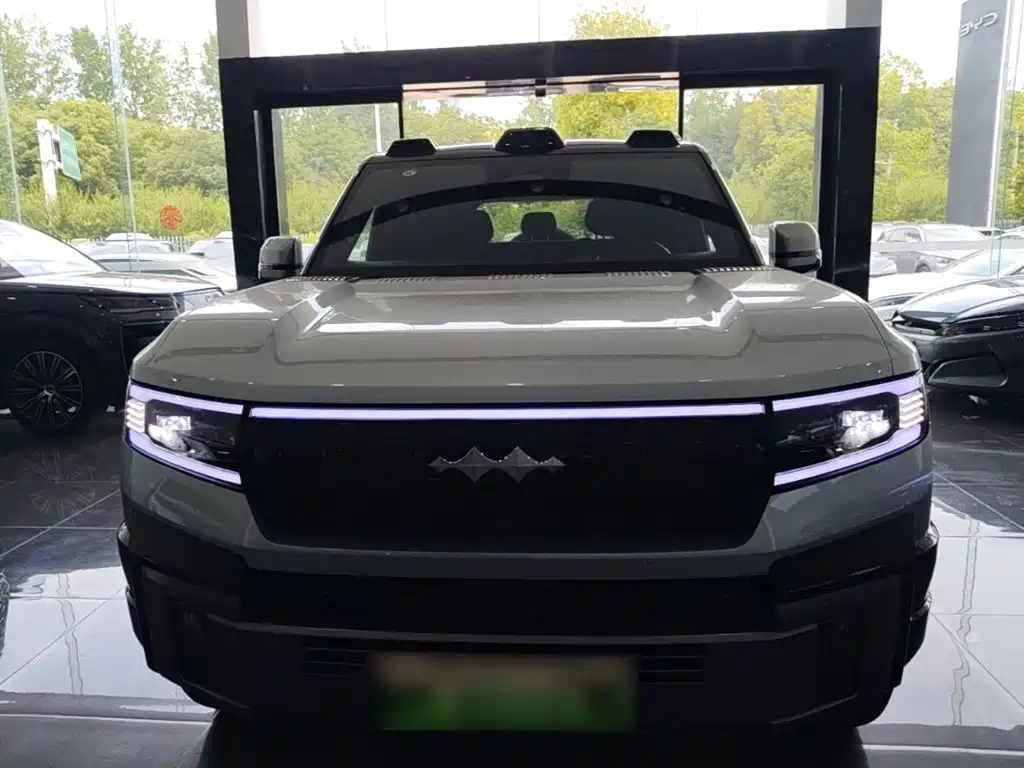 Leopard 8 Brave Flagship 7-seat