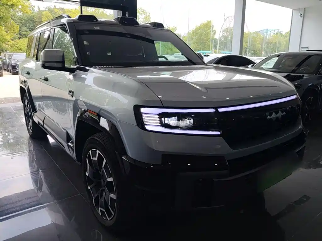 Leopard 8 Brave Flagship 7-seat