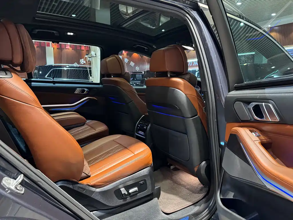 BMW X7 xDrive40 i Individualization Custom Limited M Sport Package