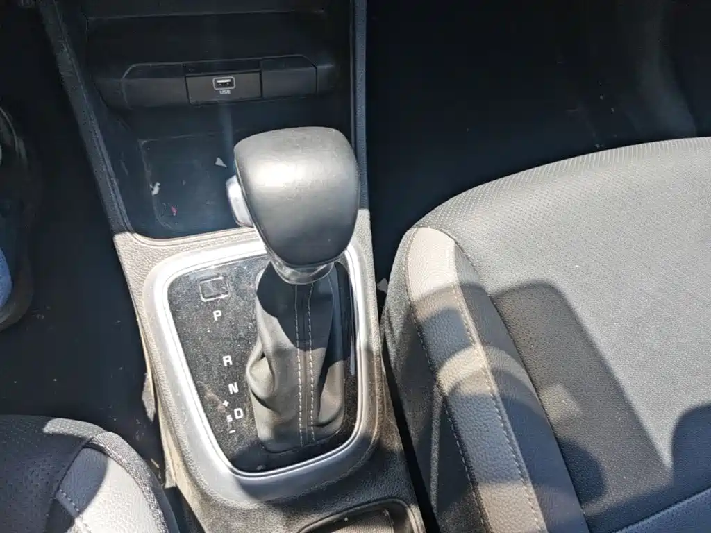 Stonic 1.4 L CVT Fun Enjoyment
